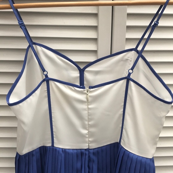 Boutique Ruffle Dress - Picture 3 of 4